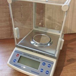  Весы лабораторные JD-110/200-4