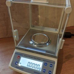  Весы лабораторные JD-110/200-4